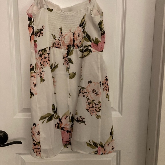 Cute summer dress from Dynamite! Short, relaxed, lightweight! - Picture 2 of 2